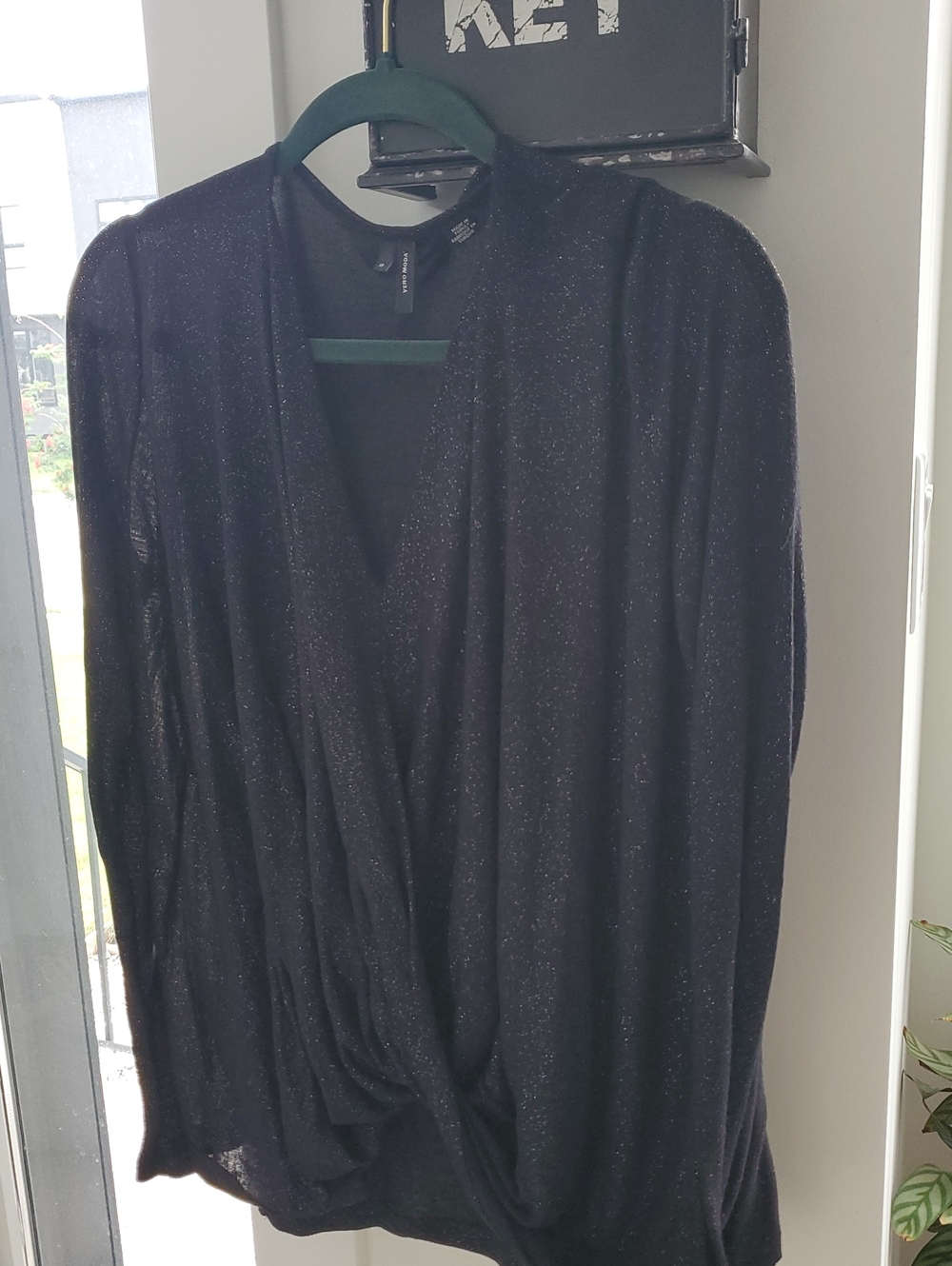 Vero Moda- Oversized XS Black Sparkly Top Super Stretchy PTP 25" to 27"